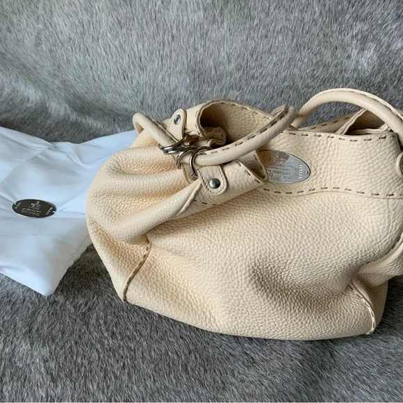 FENDI Cream pebbled Leather Handbag - Picture 2 of 12